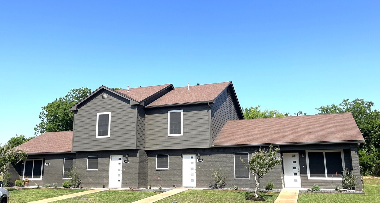 Two Rivers Townhomes Apartments in Marble Falls, TX