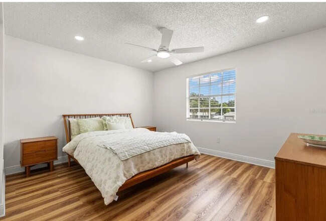 Foto del edificio - 5653 67th Ave N