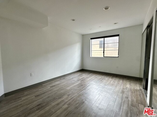 Foto del edificio - 552 N Hobart Blvd
