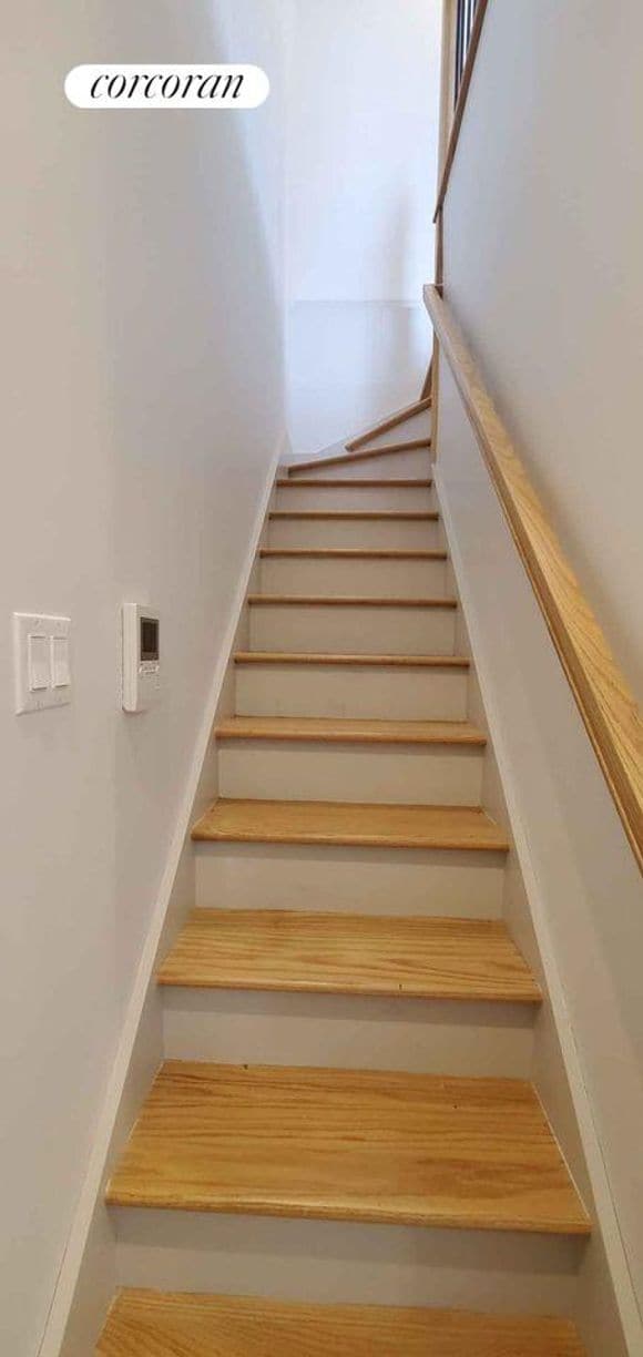 Building Photo - 22 E 212th St