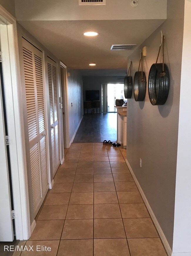 Foto del edificio - 2 br, 2 bath House - 8921 Lake Dr B402