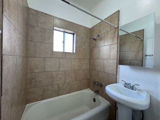 Foto del edificio - 416 W Burnett St