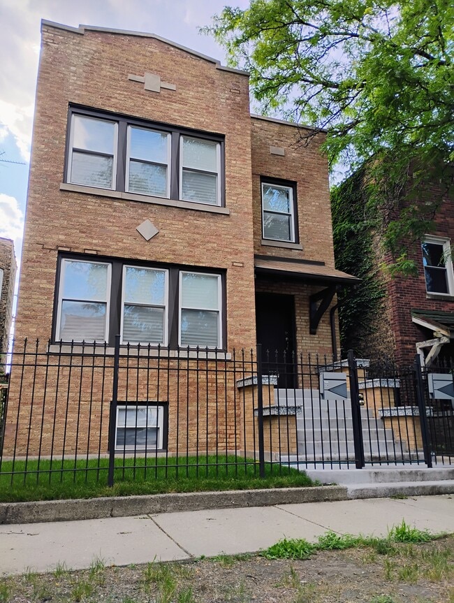 Building Photo - 7256 S Cornell Ave