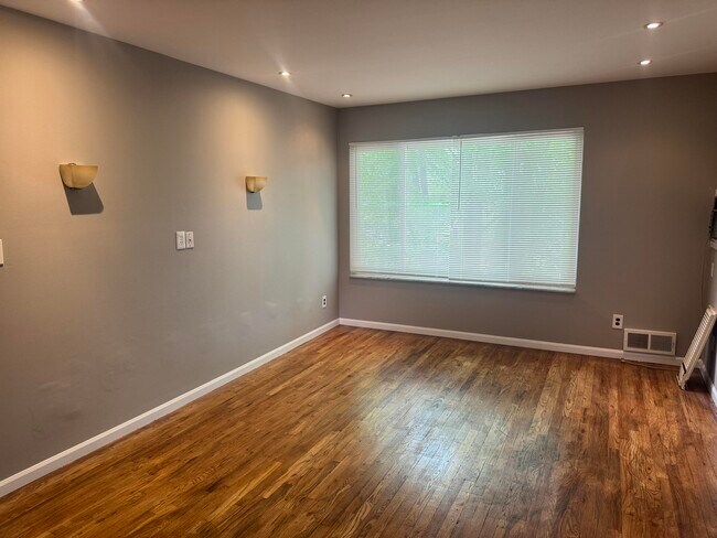 Building Photo - 4859 Mansfield Ave