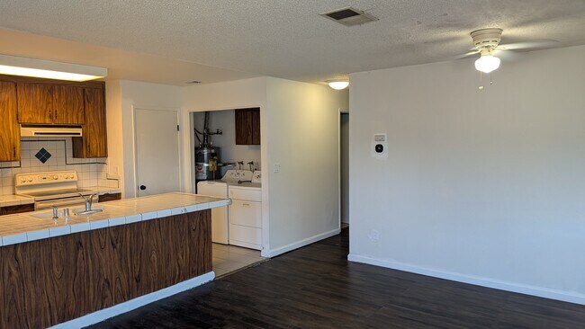 Foto del edificio - 2601 Hampton Ln