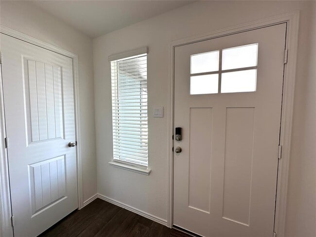 Building Photo - 504 Sandringham Lp