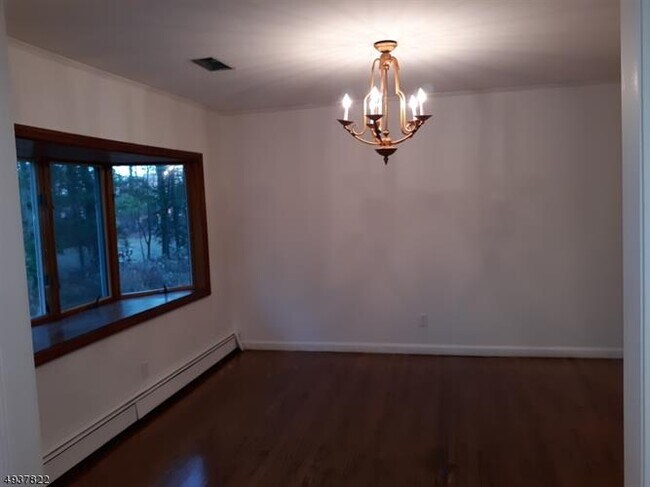 Foto del edificio - 61 Ridge Rd