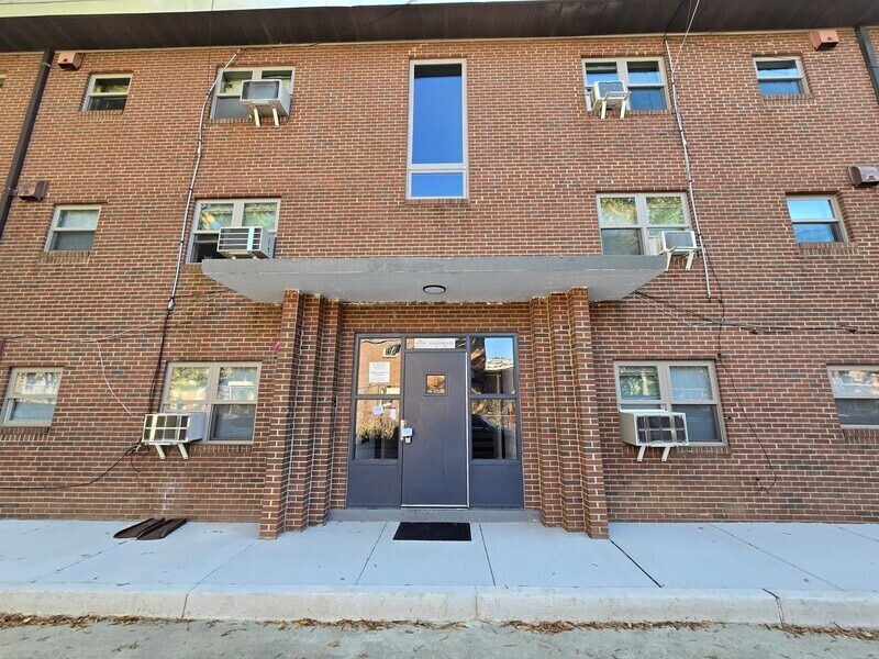 Primary Photo - 3916 Chamberlayne Ave