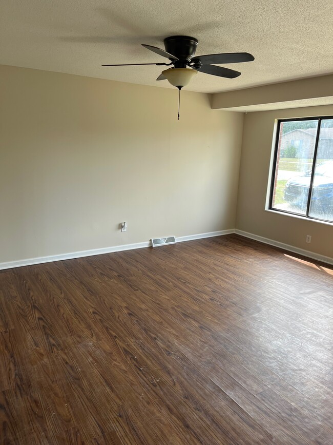 Building Photo - 1709 Cliff Ridge Ct