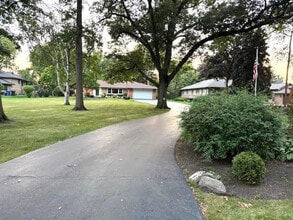 Building Photo - 810 S Edgewood Ln