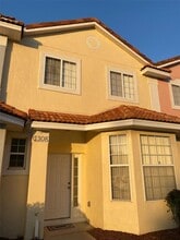Building Photo - 1308 S Beach Cir
