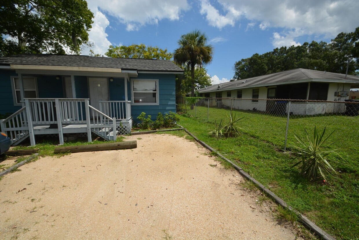 Foto principal - 623 Roderick A Harris Sr. Ave