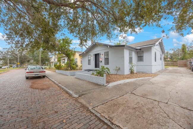 Building Photo - $25 App Fee & December Rent Free! * 4bdrm/...