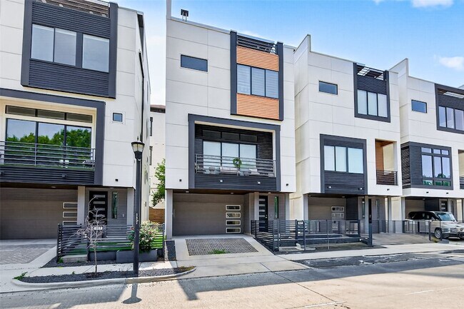 Foto del edificio - 607 Memorial Heights Dr