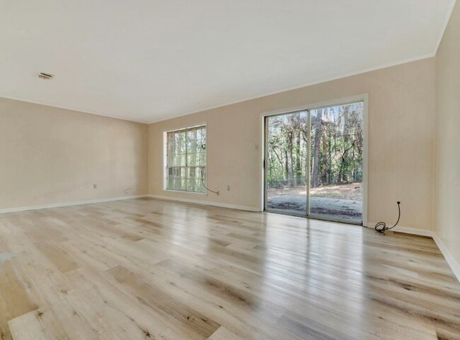 Building Photo - 1529 Shelton Dr