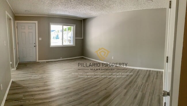 Building Photo - 2943 Hillside Ave