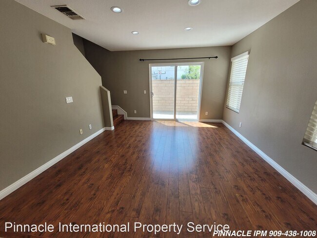 Building Photo - 3 br, 2.5 bath House - 1750 E. D Street