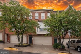 Building Photo - 8436 Kirby Lionsdale Dr