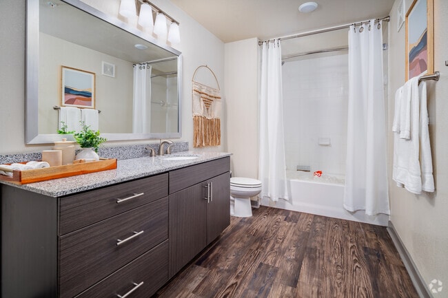 1BR, 1BA - 792SF - Bathroom - Axis Hamilton