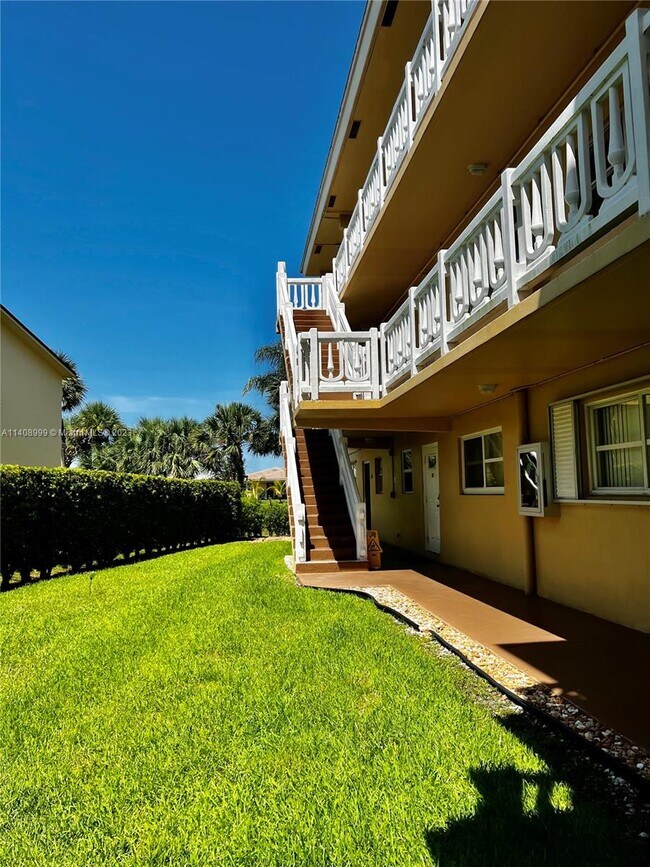 Foto del edificio - 4200 Crystal Lake Dr
