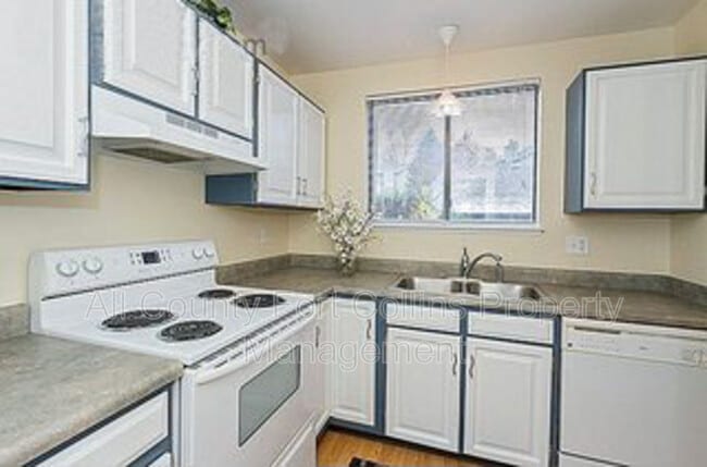 Building Photo - 1610 Westbridge Dr