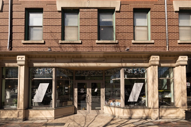 Building Photo - 1661 Washington St