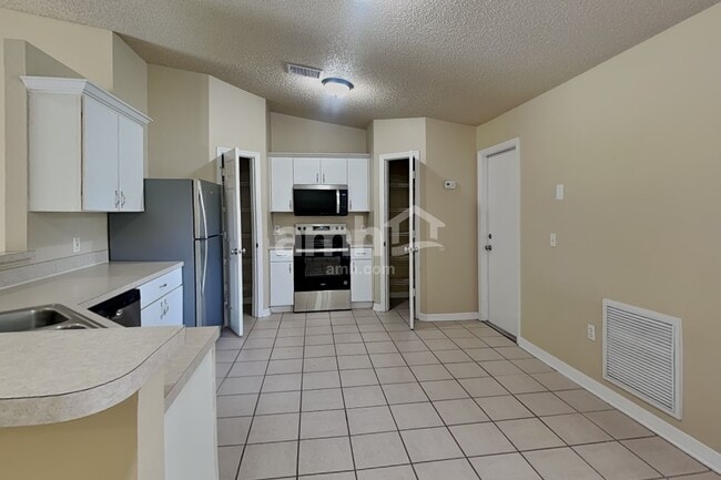 Building Photo - 224 Sawyerwood Pl