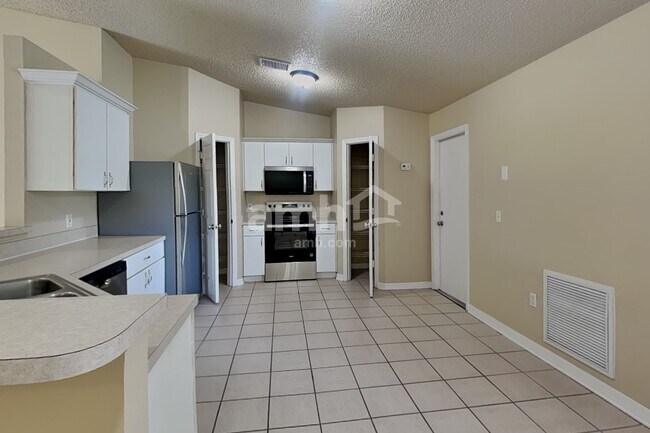 Foto del edificio - 224 Sawyerwood Pl