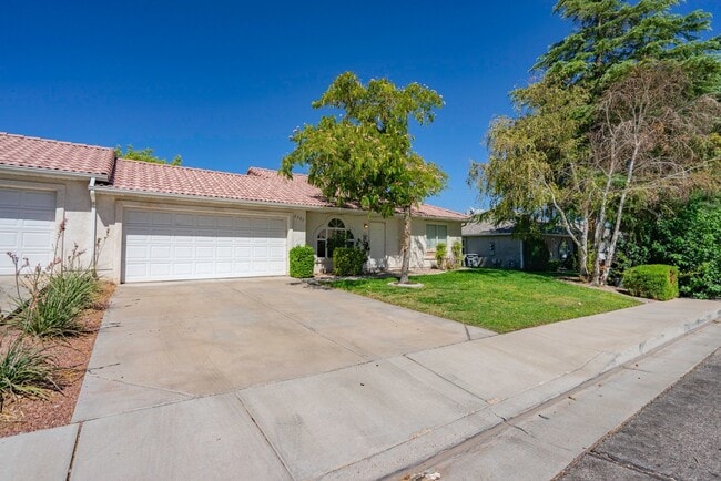 Foto del edificio - 3 Bedroom Townhome Near Red Cliffs Mall