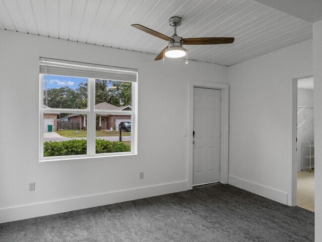 Foto del edificio - 1572 Cedar St