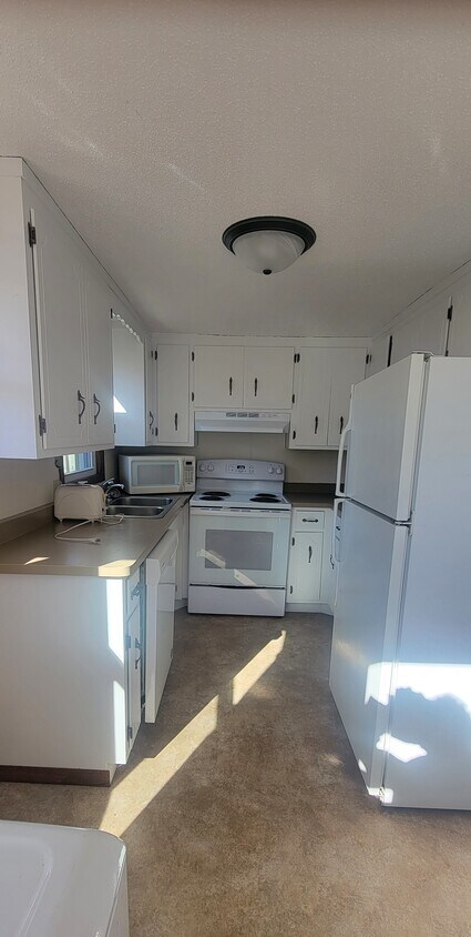 Kitchen - 407 22nd Ave N