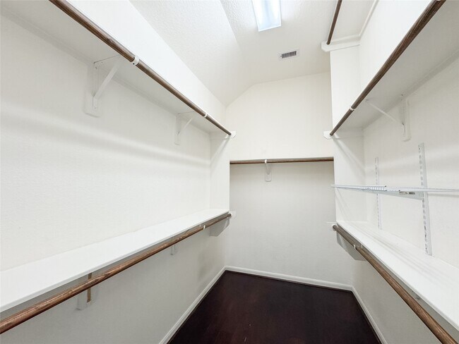 Foto del edificio - 4714 Western Brook Dr