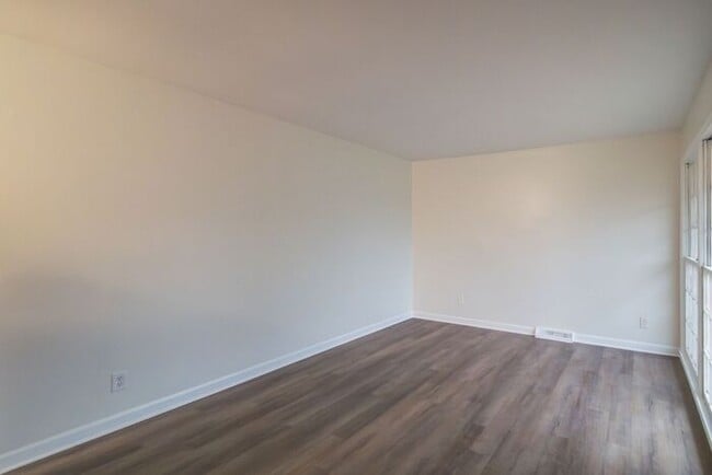 Building Photo - Newly Renovated 3-Bedroom Ranch with Spacious Yard!