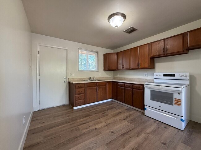 Building Photo - 285 N 300 W