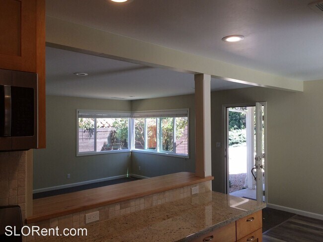 Building Photo - 5 br, 3 bath House - 113 Del Sur Way
