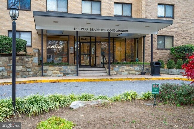 Building Photo - 8601 Manchester Rd