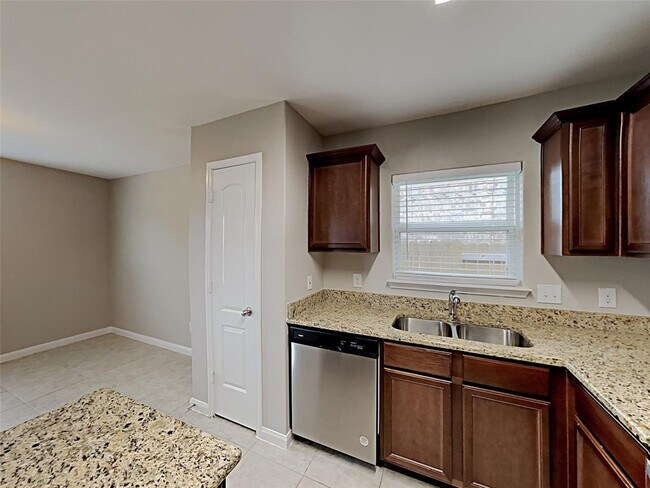 Building Photo - 138 Kennedy Dr