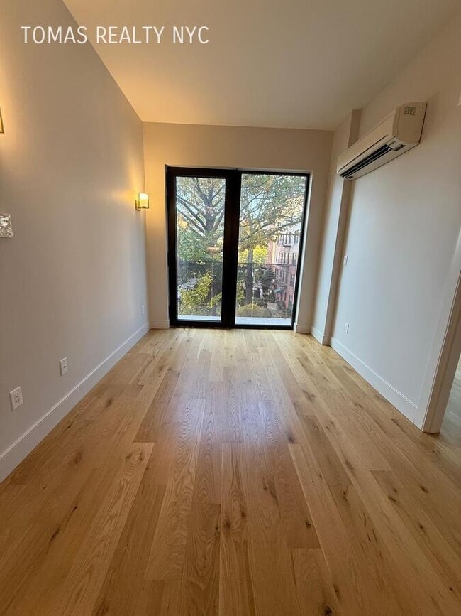 Building Photo - 1890 Pelham Pkwy S