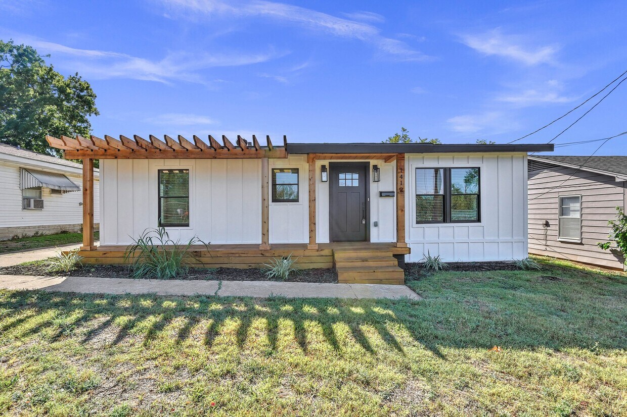 1412 E King St, Sherman, TX 75090 House for Rent in Sherman, TX