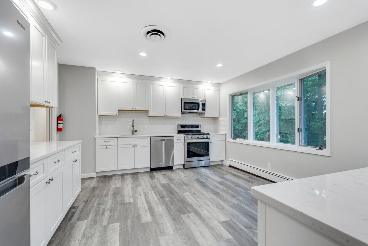 32 Rock Rd, Englewood Cliffs, NJ 07632 House Rental in Englewood