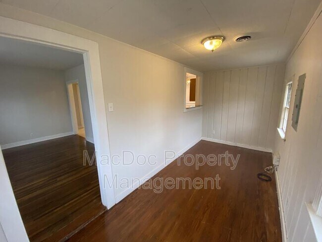 Building Photo - 2206 Hays St