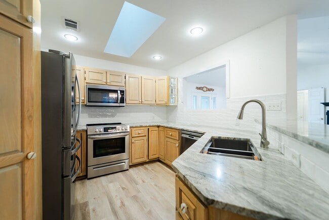 Foto del edificio - Charming, 3 Bedroom, 2 Bath. With wonderful outdoor living space