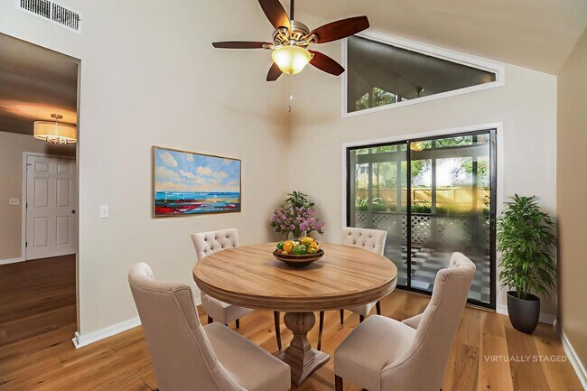 Building Photo - 3 bedroom / 2.5 bath Townhome – Spacious T...