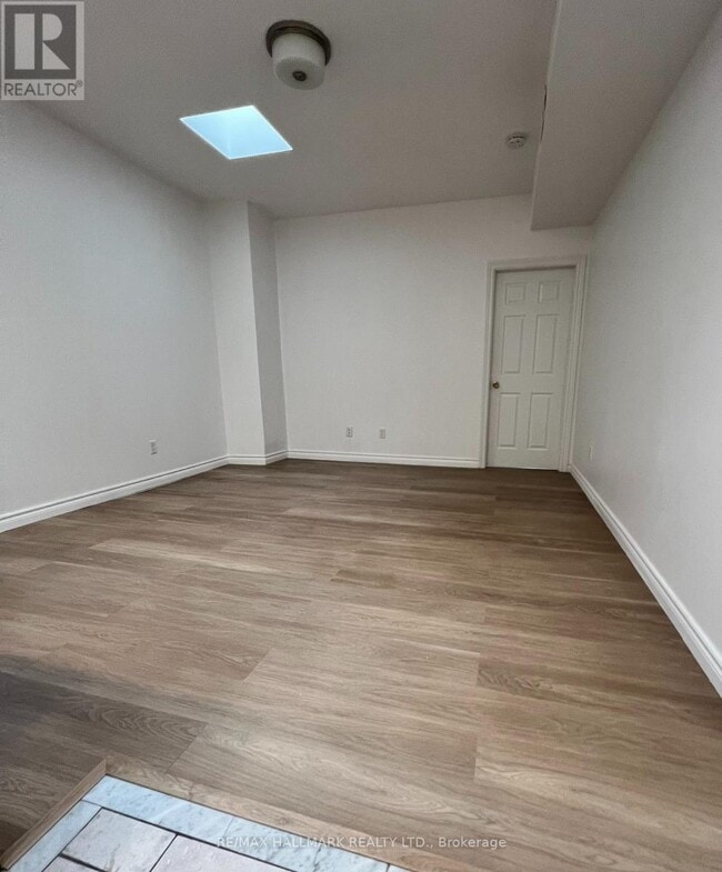 Building Photo - 804 Queen St E