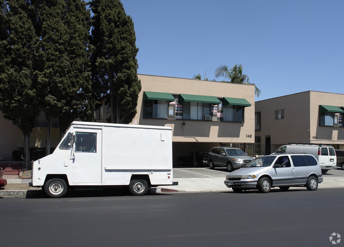 Building Photo - 140 S Oxford Ave