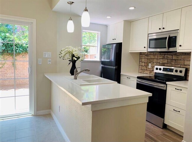 Building Photo - 2626 North Blvd