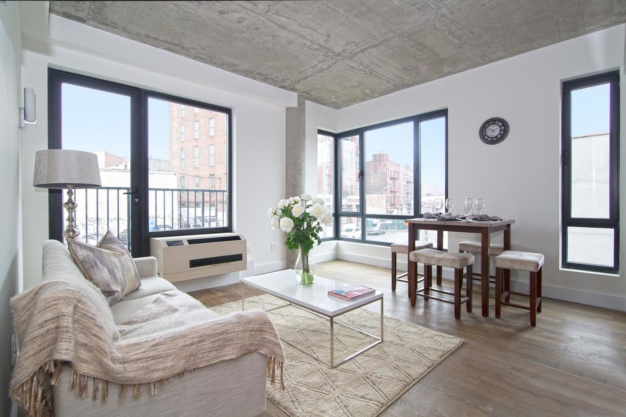 Primary Photo - 225 E 138th St