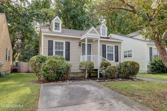 Building Photo - 617 Varsity Dr