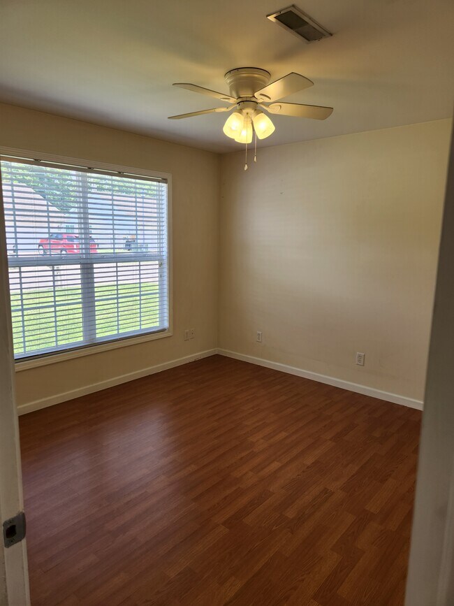 Foto del edificio - 1643 Landon Ln