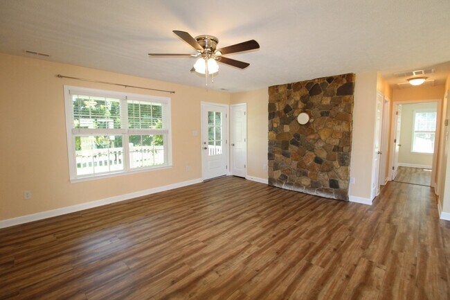 Foto del edificio - Stunning Home with Breathtaking Blue Ridge Mountain Views!   3 Bedrooms | 2 Baths